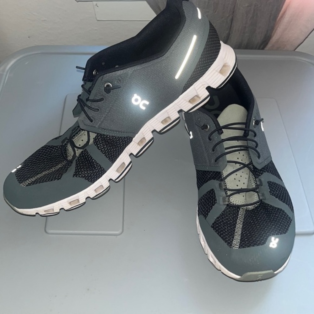 Mens On Cloud shoes worn twice size 12